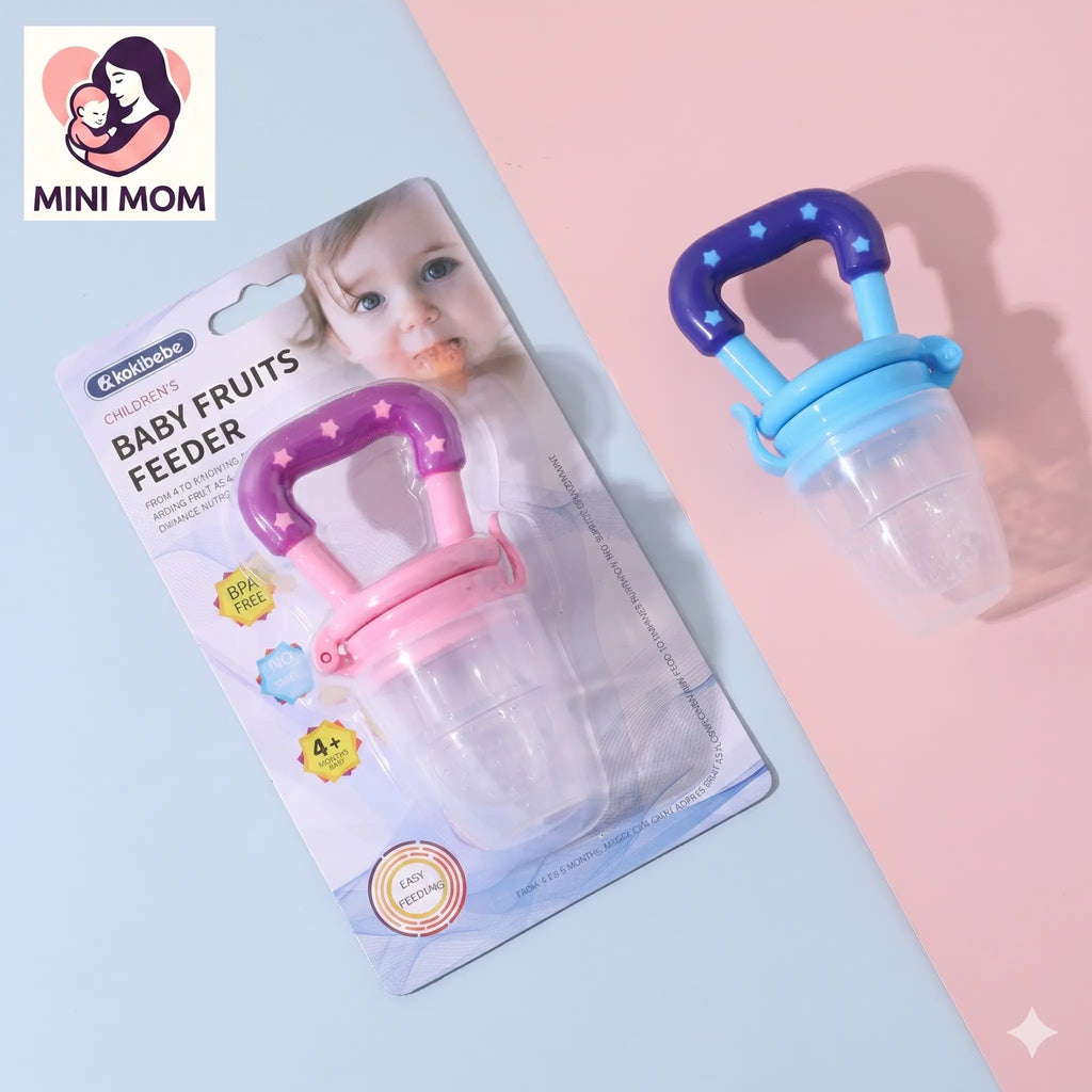 Baby fruit feeder with packaging on a light blue and pink background, featuring the brand 'Mini Mom'.