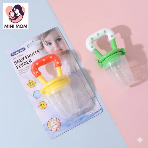 Baby fruits feeder with packaging on a light blue and pink background, featuring the Mini Mom brand.